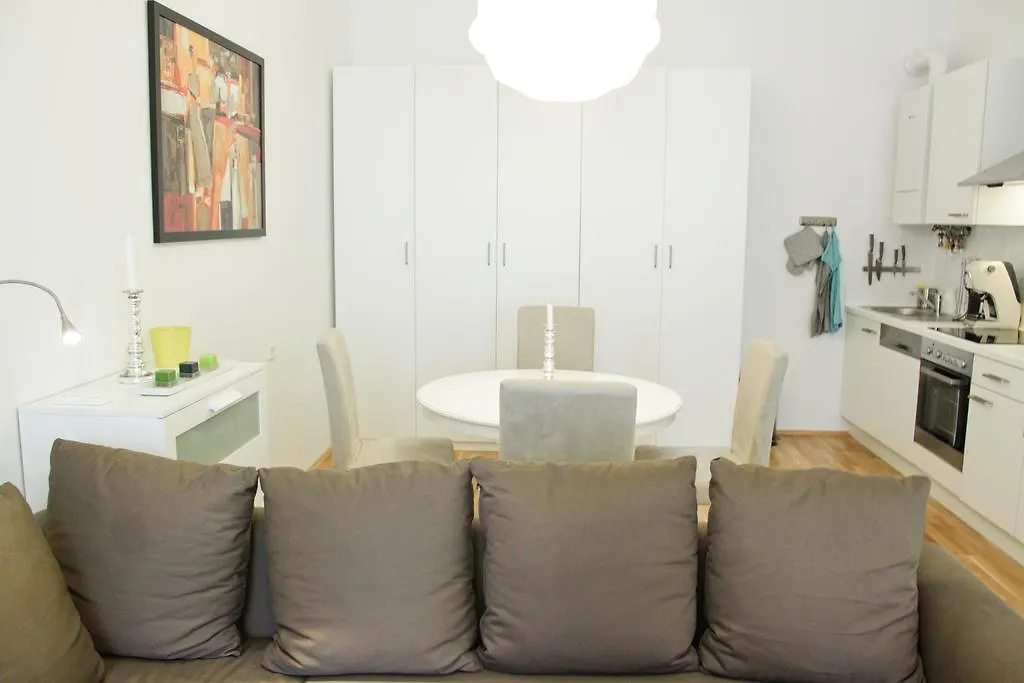 Vienna Hotspot Apartment 0*,