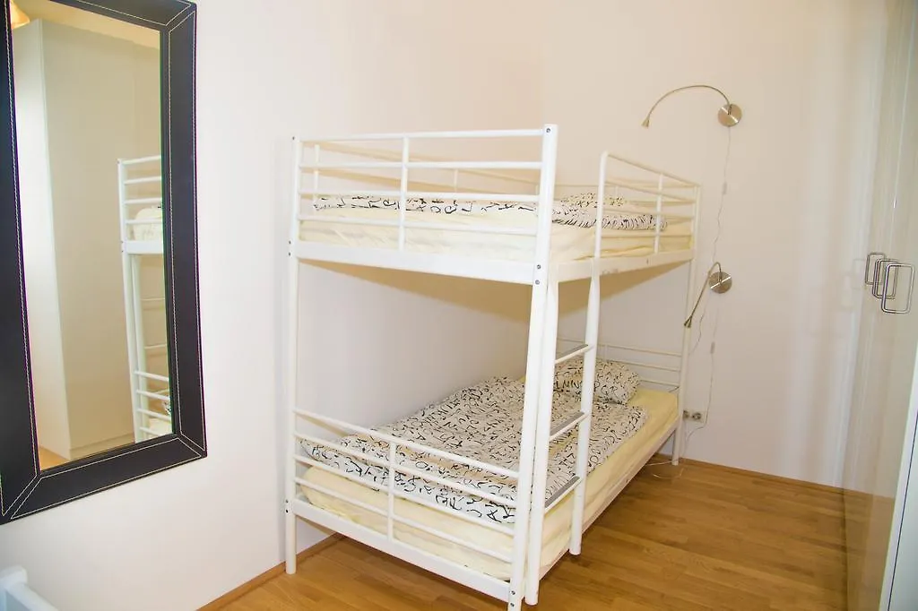 Vienna Hotspot Apartment 0*,