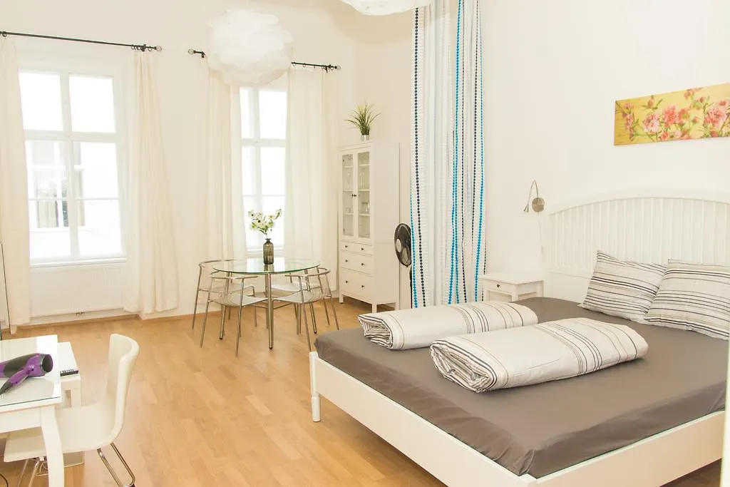 Vienna Hotspot Apartment 0*,